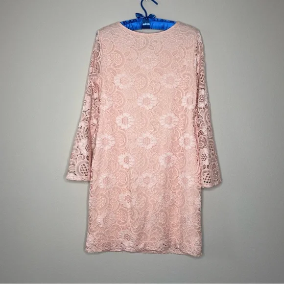 Robbie Bee Peach Lace Scoop Neck Long Bell Sleeve Shift Dress - Picture 6 of 7